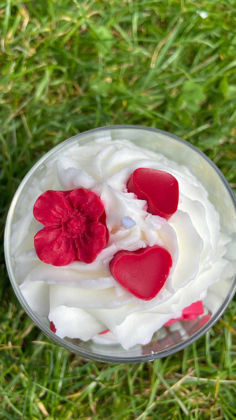 Bougie gourmande Bougie JE T AIME Bougie LOVE Bougie parfumée fruits rouges Bougie artisanale Bougie végétale Bougie naturelle Bougie chantilly Idée cadeau fête des mères