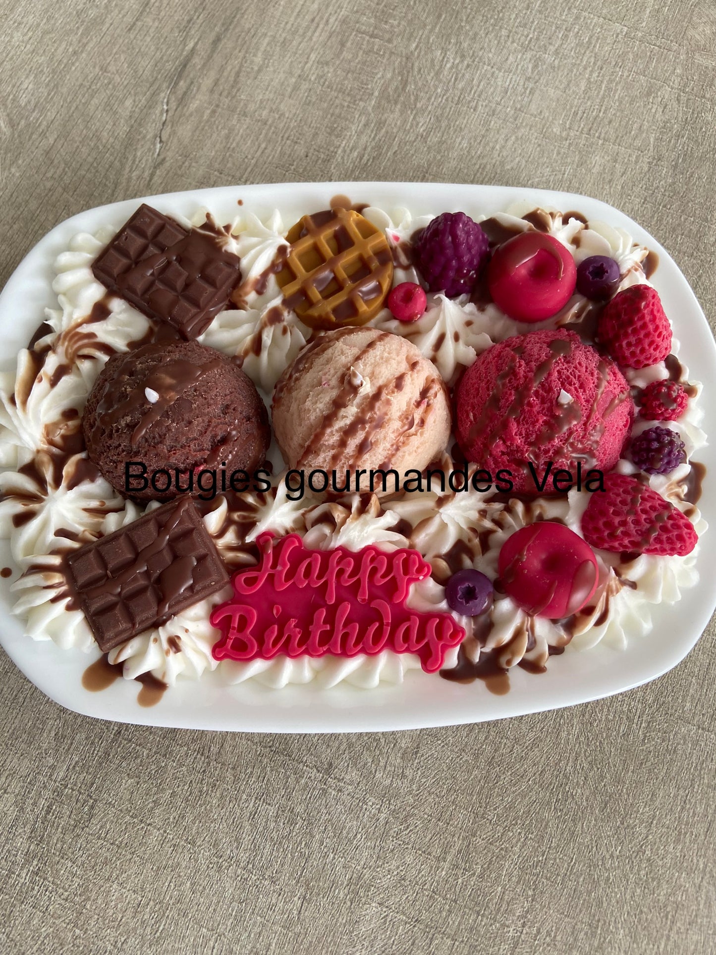 Bougie gourmande glaces Grande bougie happy birthday Bougie parfumée vanille fruits rouges chocolat Bougie chantilly dessert glace Bougie artisanale Bougie végétale Idée cadeau
