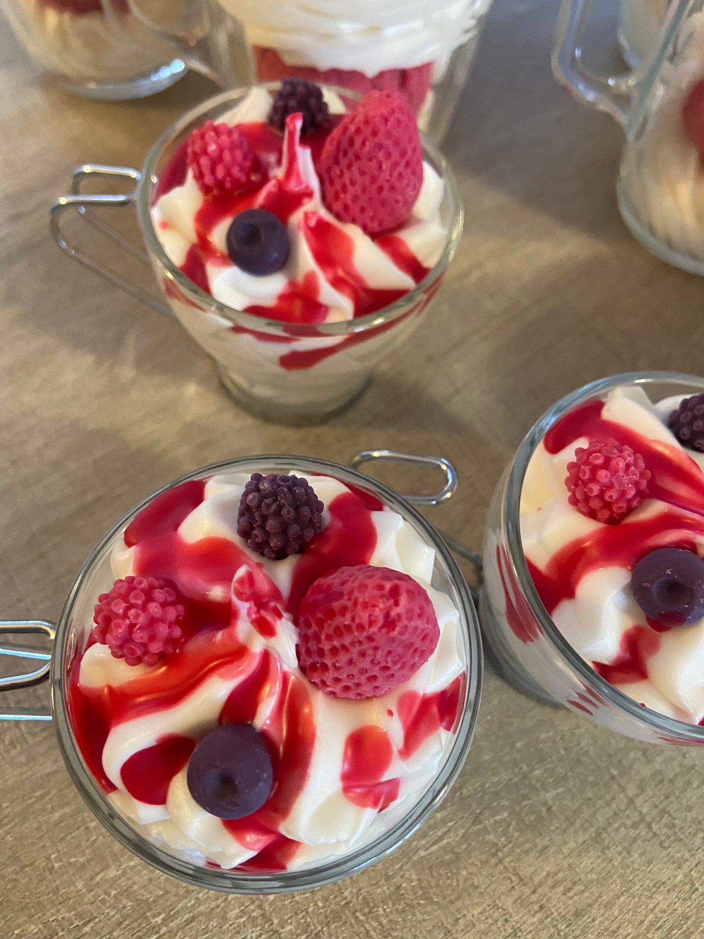 Bougie gourmande Bougie parfumée fruits rouges petite tasse Bougie chantilly Bougie artisanale Bougie végétale Idée cadeau