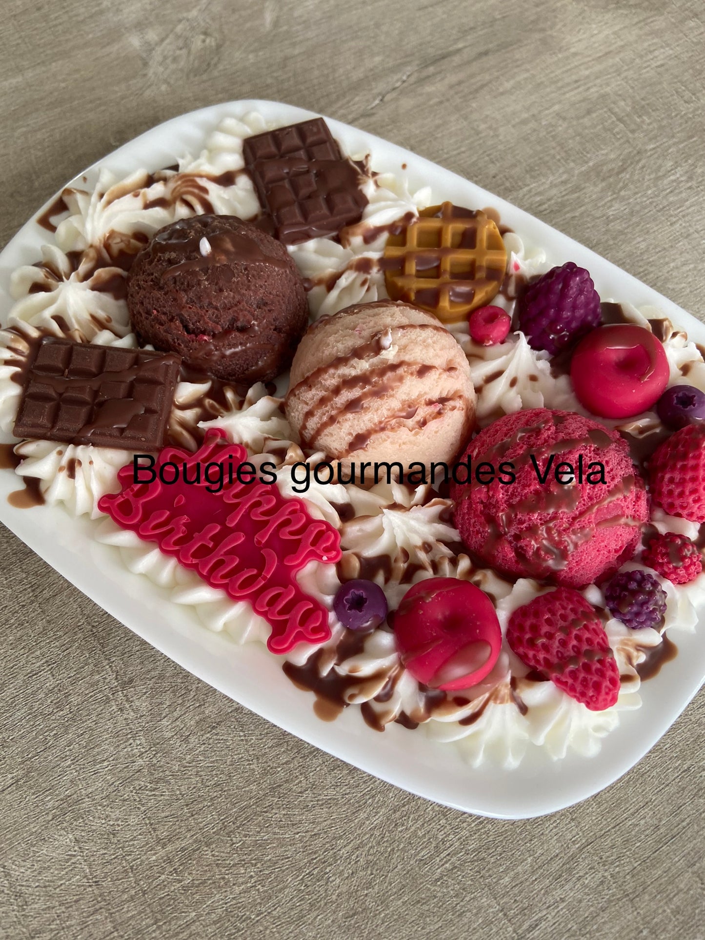 Bougie gourmande glaces Grande bougie happy birthday Bougie parfumée vanille fruits rouges chocolat Bougie chantilly dessert glace Bougie artisanale Bougie végétale Idée cadeau