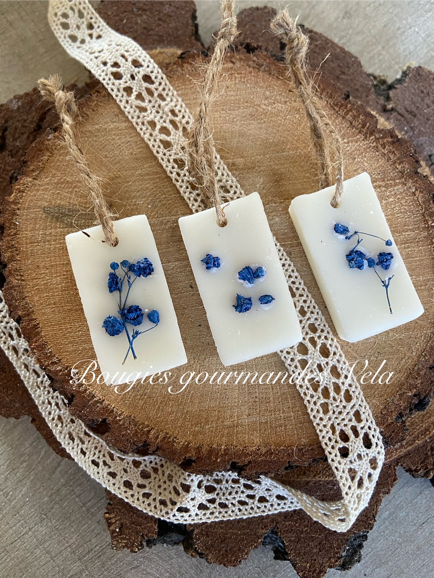 Suspension parfumée fleur de coton fleurs séchées gypsophile Tablette parfumée en cire de soja et parfum de Grasse Idée cadeau invités mariage