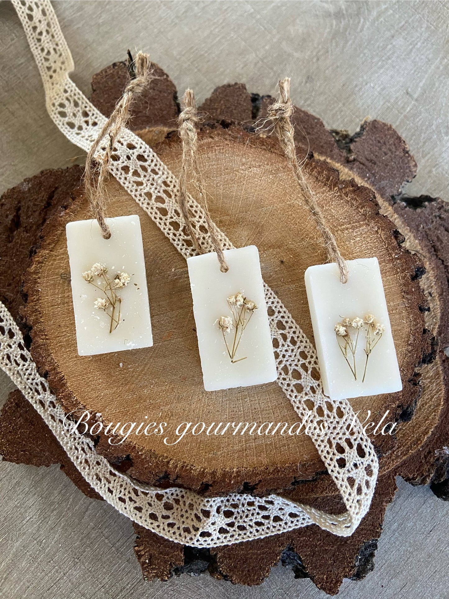 Suspension parfumée fleur de coton fleurs séchées gypsophile Tablette parfumée en cire de soja et parfum de Grasse Idée cadeau invités mariage