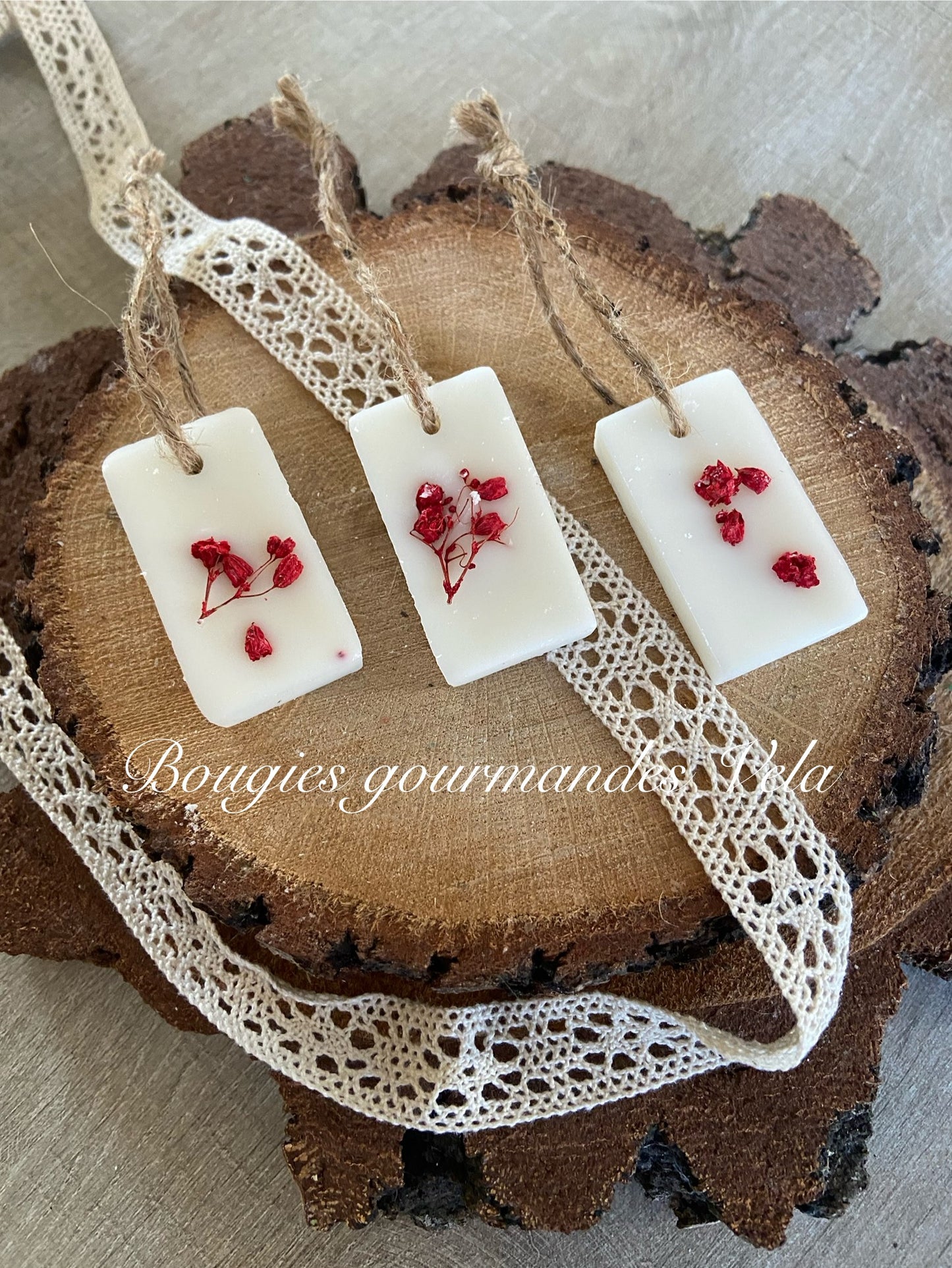 Suspension parfumée fleur de coton fleurs séchées gypsophile Tablette parfumée en cire de soja et parfum de Grasse Idée cadeau invités mariage