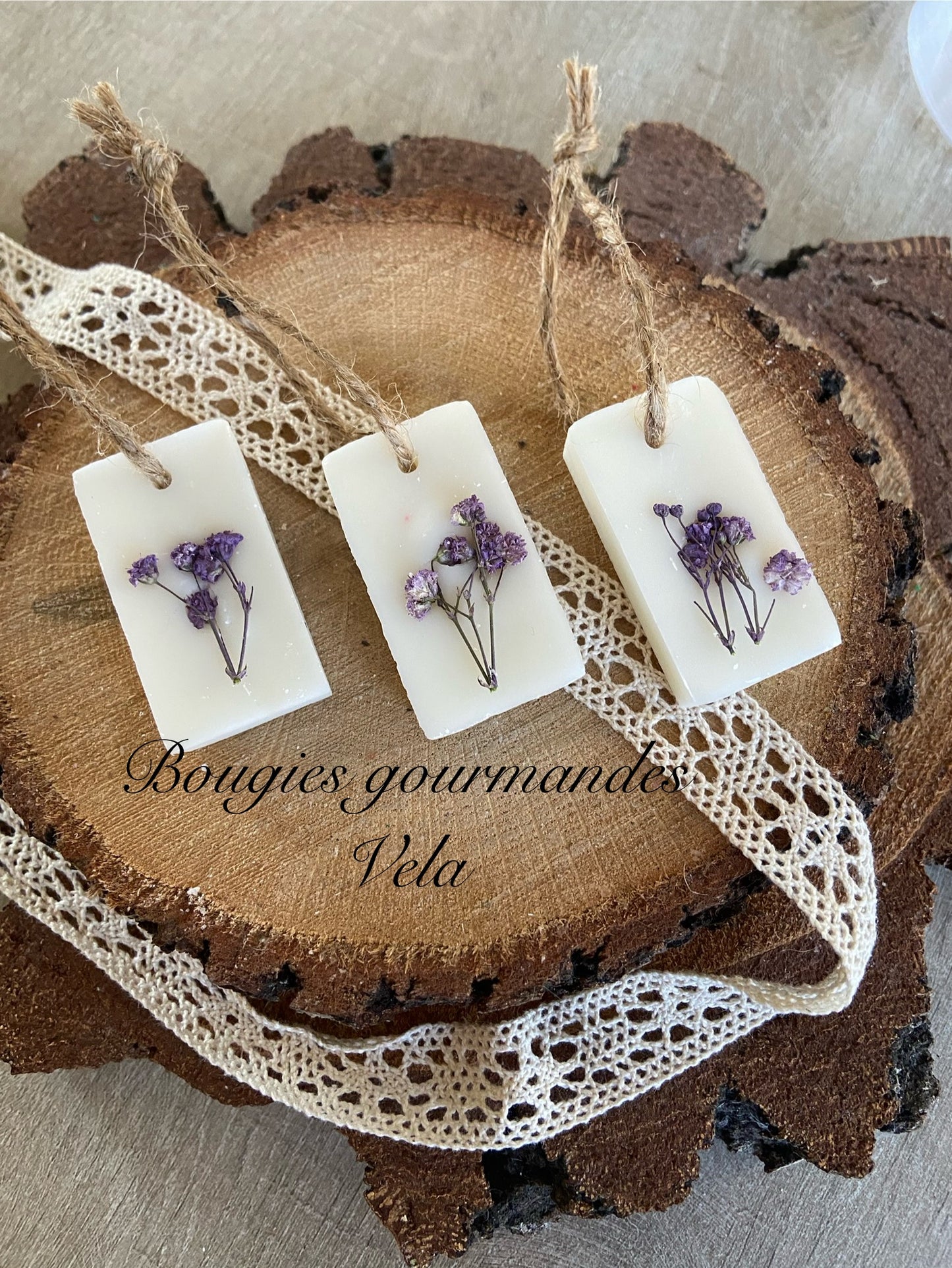 Suspension parfumée fleur de coton fleurs séchées gypsophile Tablette parfumée en cire de soja et parfum de Grasse Idée cadeau invités mariage