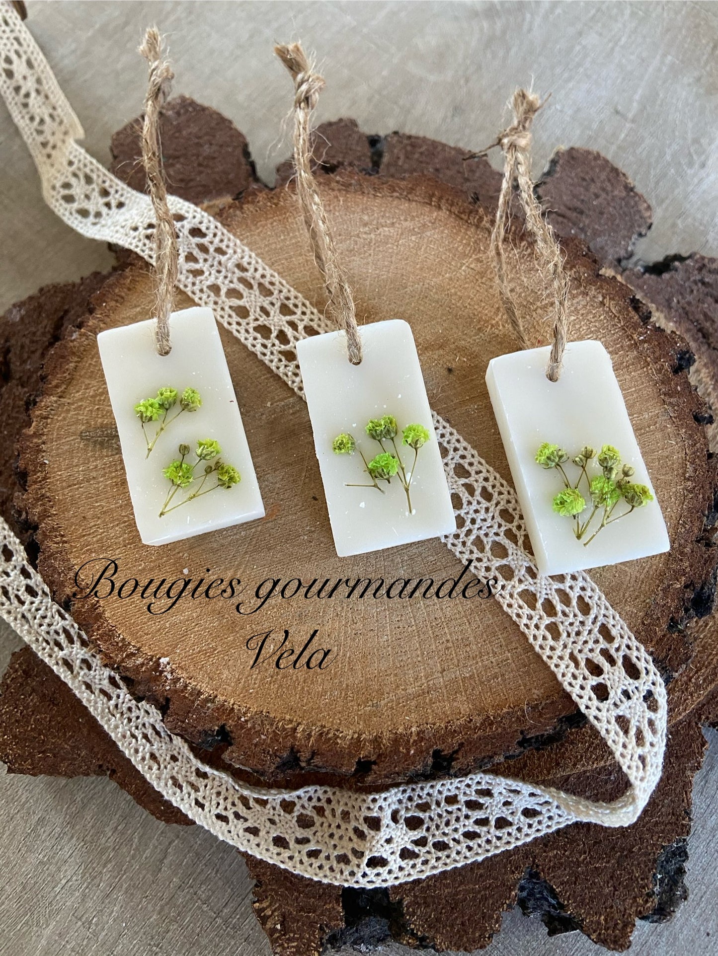 Suspension parfumée fleur de coton fleurs séchées gypsophile Tablette parfumée en cire de soja et parfum de Grasse Idée cadeau invités mariage
