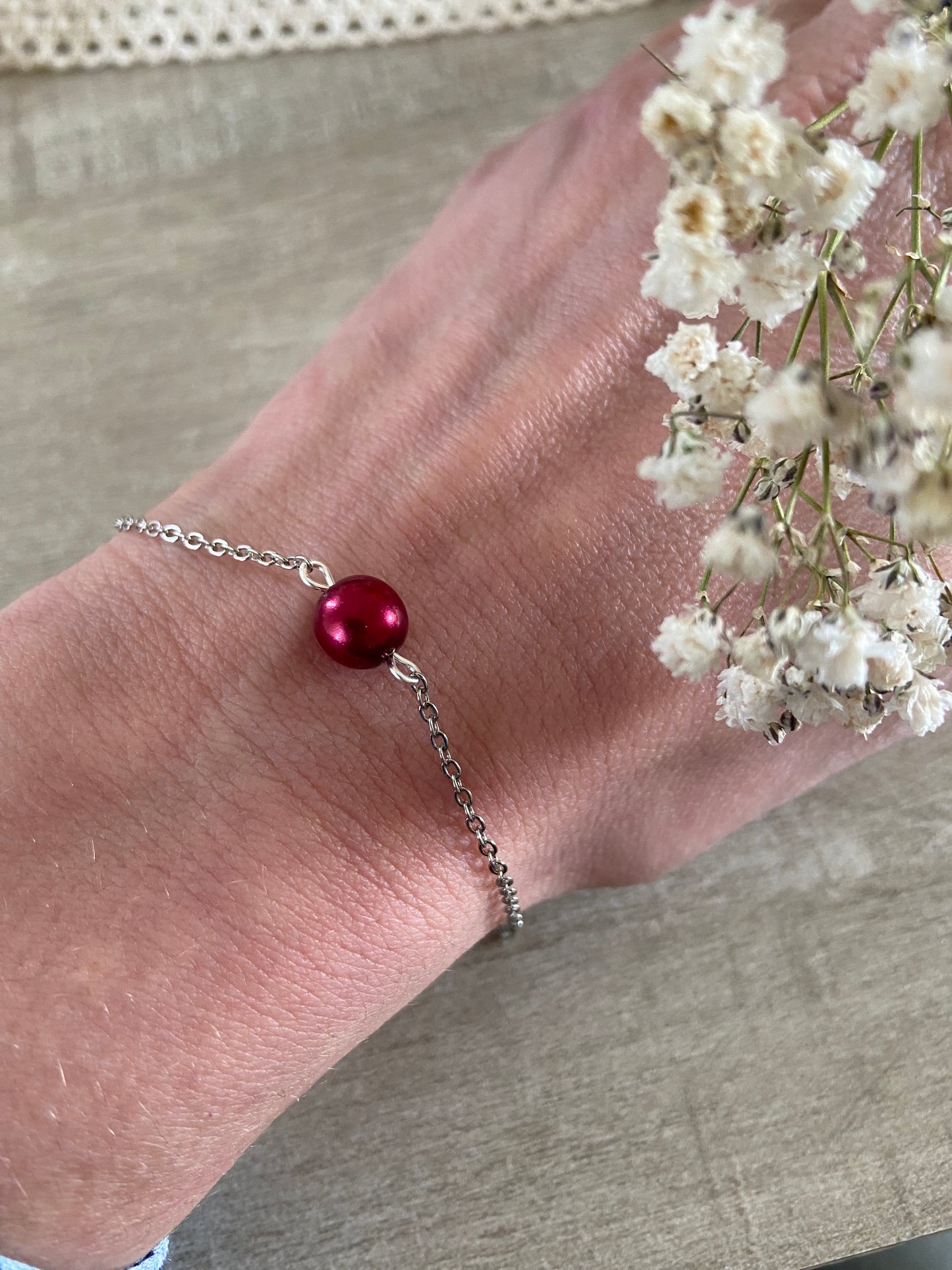 Bracelet perles rouges bordeaux chaine fine argentée Bijoux mariage Bijoux mariee