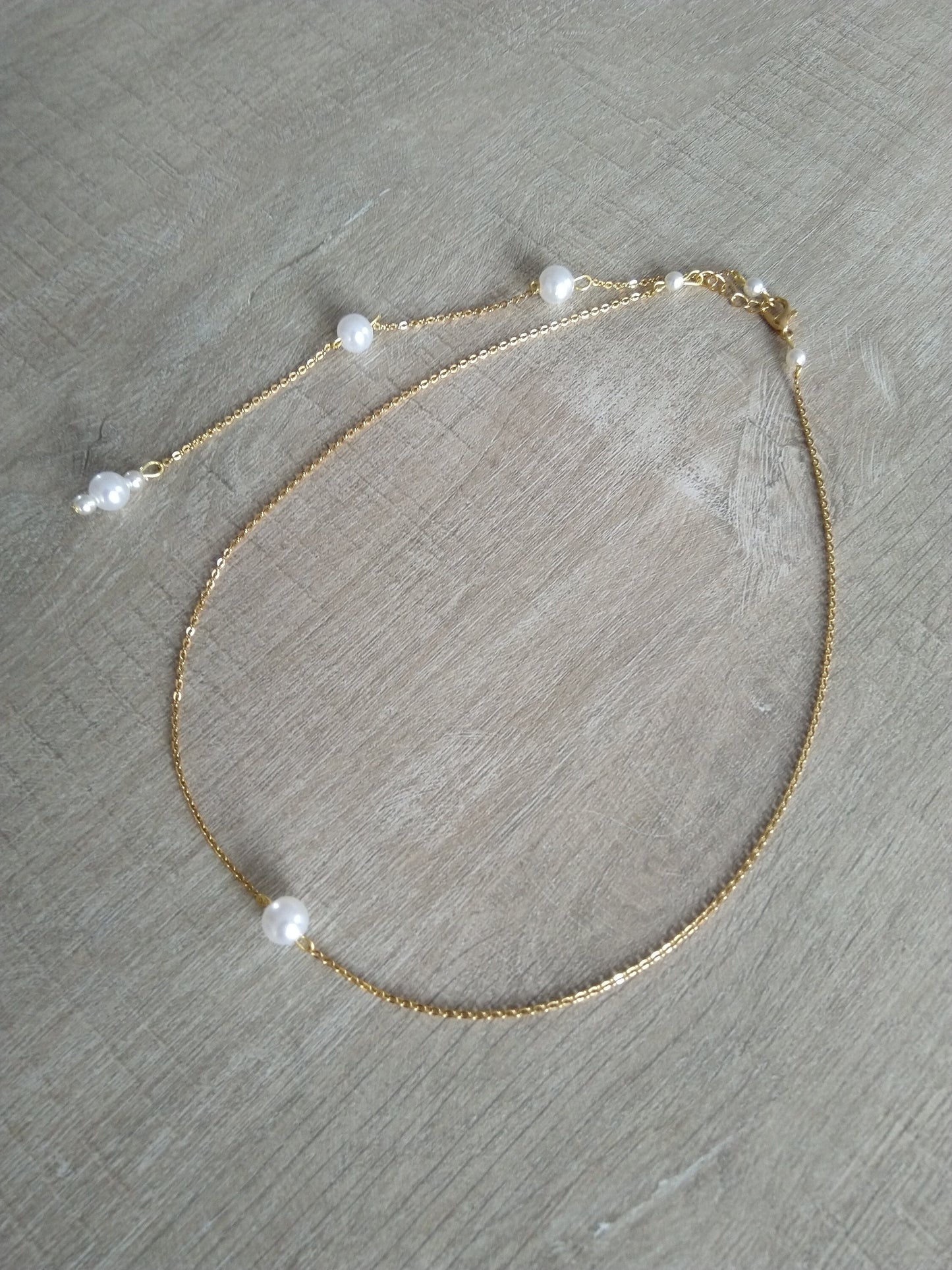 Collier mariee Collier de dos perles nacrées blanches chaine fine dorée Bijoux mariage Bijoux mariee