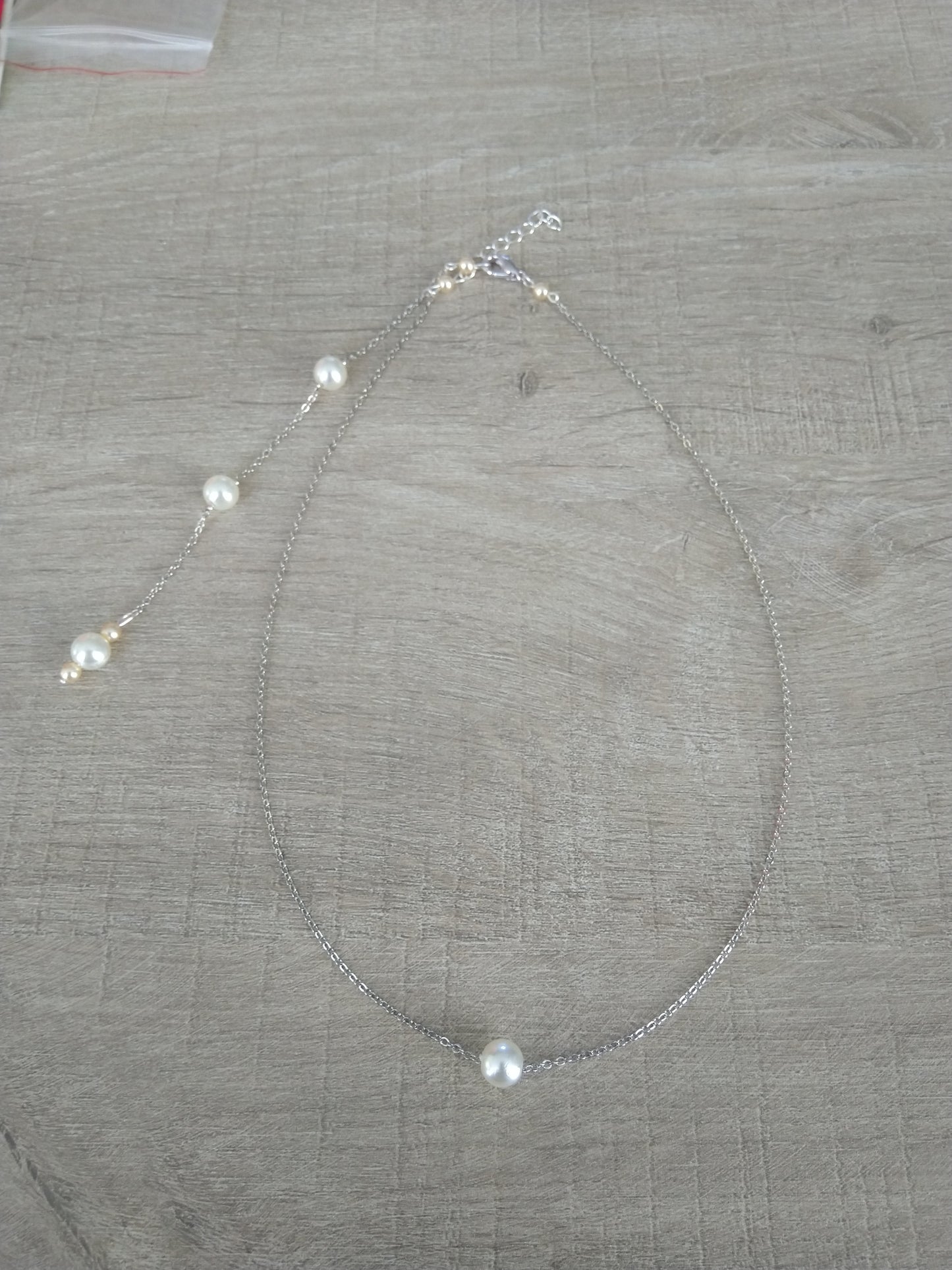 Collier mariee Collier de dos perles nacrées ivoires chaine fine argentée Bijoux mariage Bijoux mariee