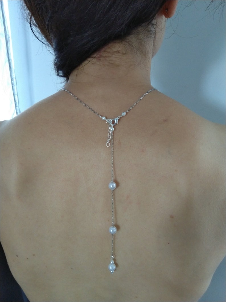 Parure mariee perles nacrées blanches chaine fine argentée collier bracelet boucles d’oreilles Bijoux mariage Bijoux mariee