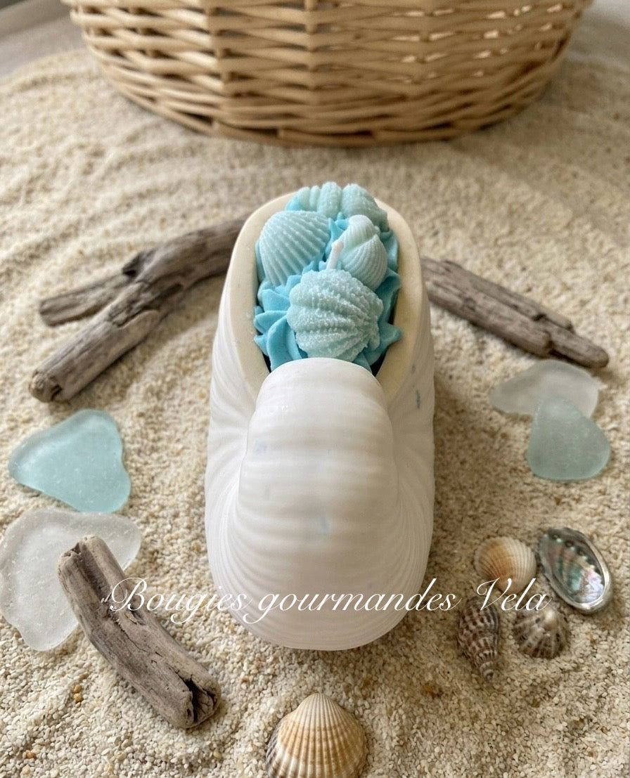 Bougie Coquillage parfum monoï contenant Jesmonite fait main