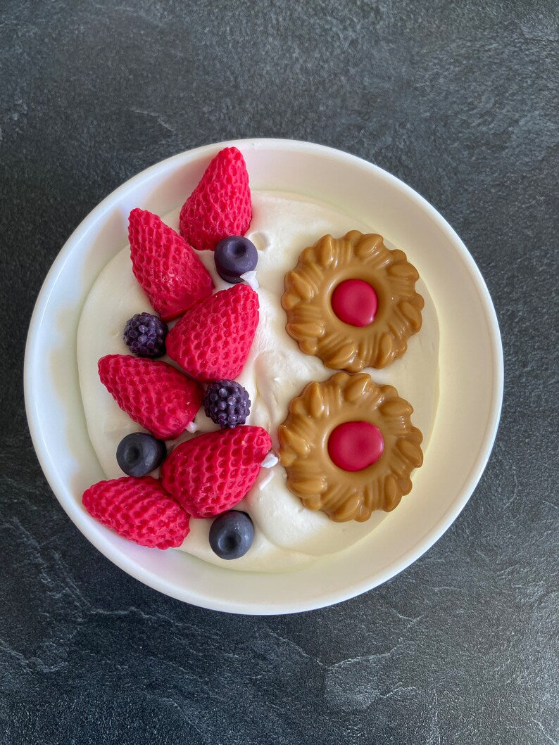Bougie gourmande Bougie parfumée fruits rouges fraise gâteau Bougie chantilly Bougie artisanale Bougie végétale Bougie bowl Idée cadeau