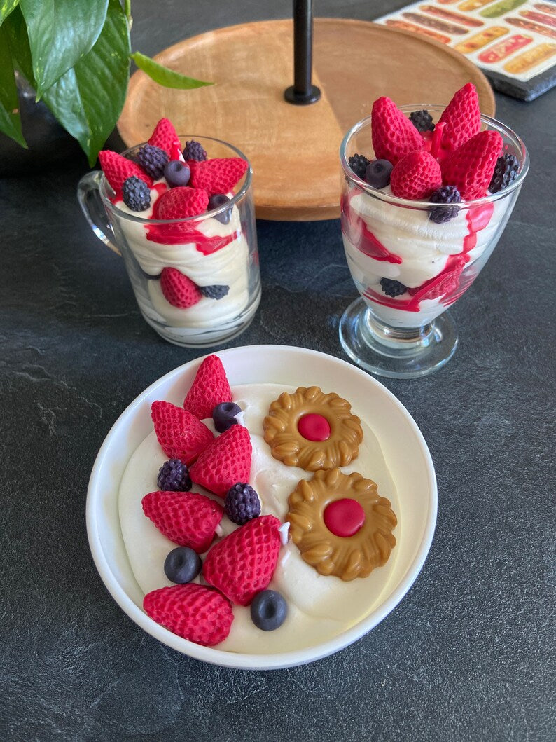 Bougie gourmande Bougie parfumée fruits rouges fraise gâteau Bougie chantilly Bougie artisanale Bougie végétale Bougie bowl Idée cadeau