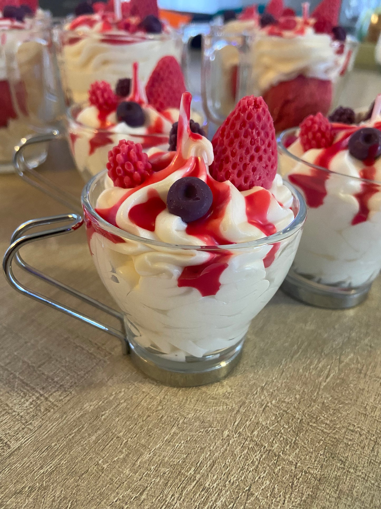 Bougie gourmande Bougie parfumée fruits rouges petite tasse Bougie chantilly Bougie artisanale Bougie végétale Idée cadeau