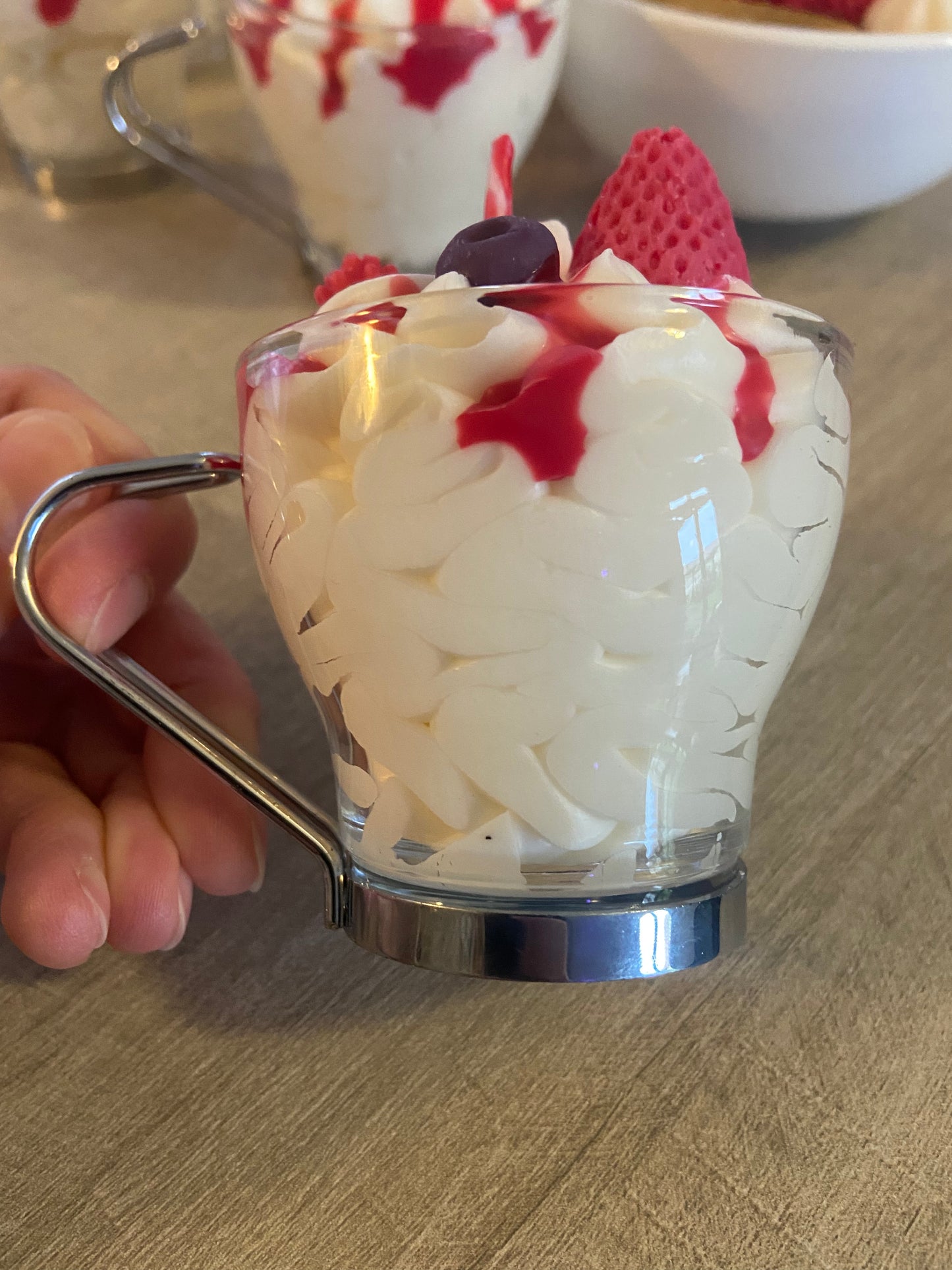 Bougie gourmande Bougie parfumée fruits rouges petite tasse Bougie chantilly Bougie artisanale Bougie végétale Idée cadeau