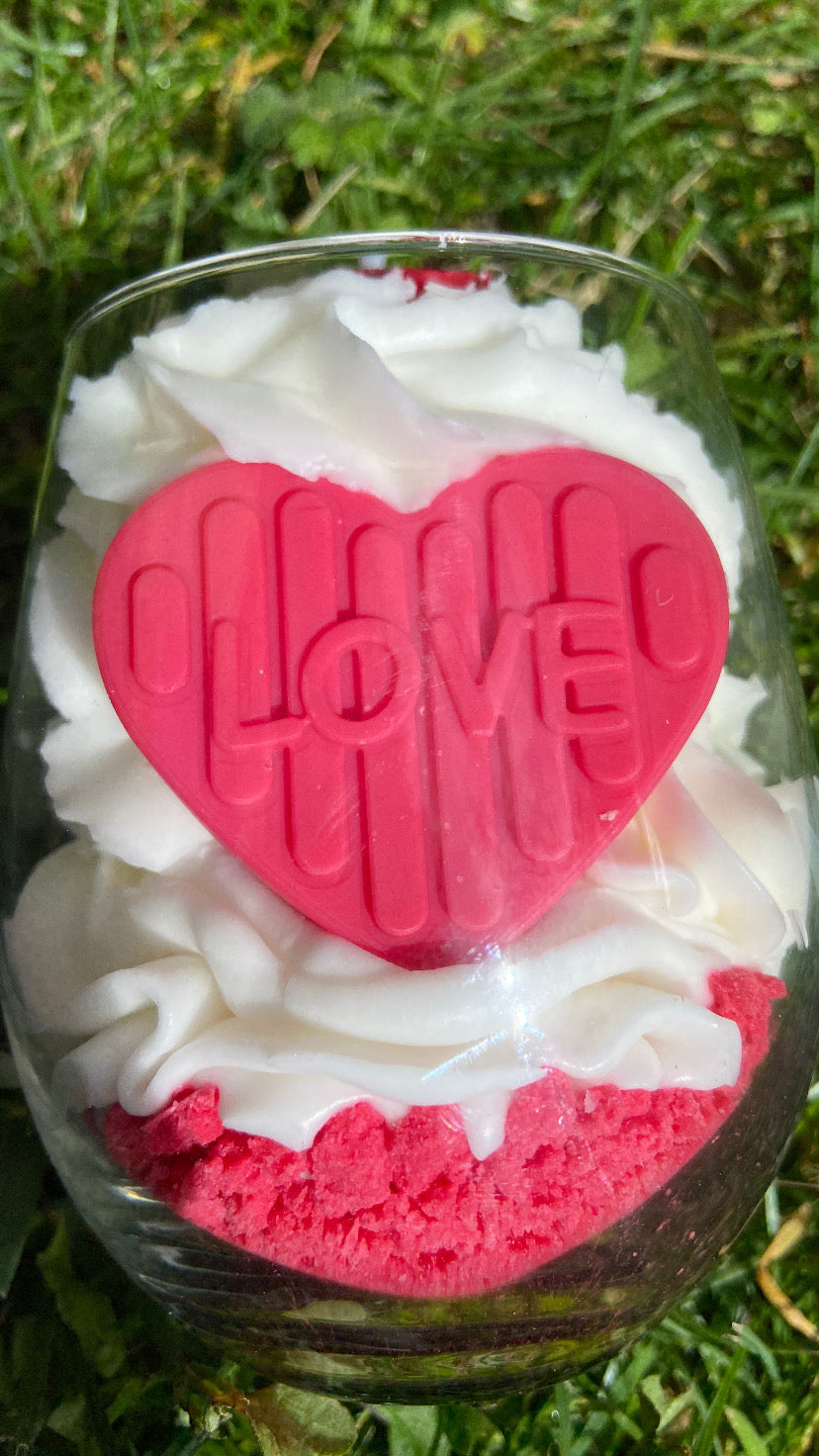 Bougie gourmande Bougie JE T AIME Bougie LOVE Bougie parfumée fruits rouges Bougie artisanale Bougie végétale Bougie naturelle Bougie chantilly Idée cadeau fête des mères