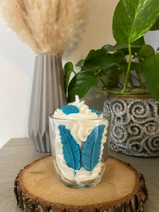 Bougie gourmande fleur de coton Bougie parfumée Bougie plume bleu turquoise Bougie chantilly Bougie artisanale Bougie végétale Idée cadeau