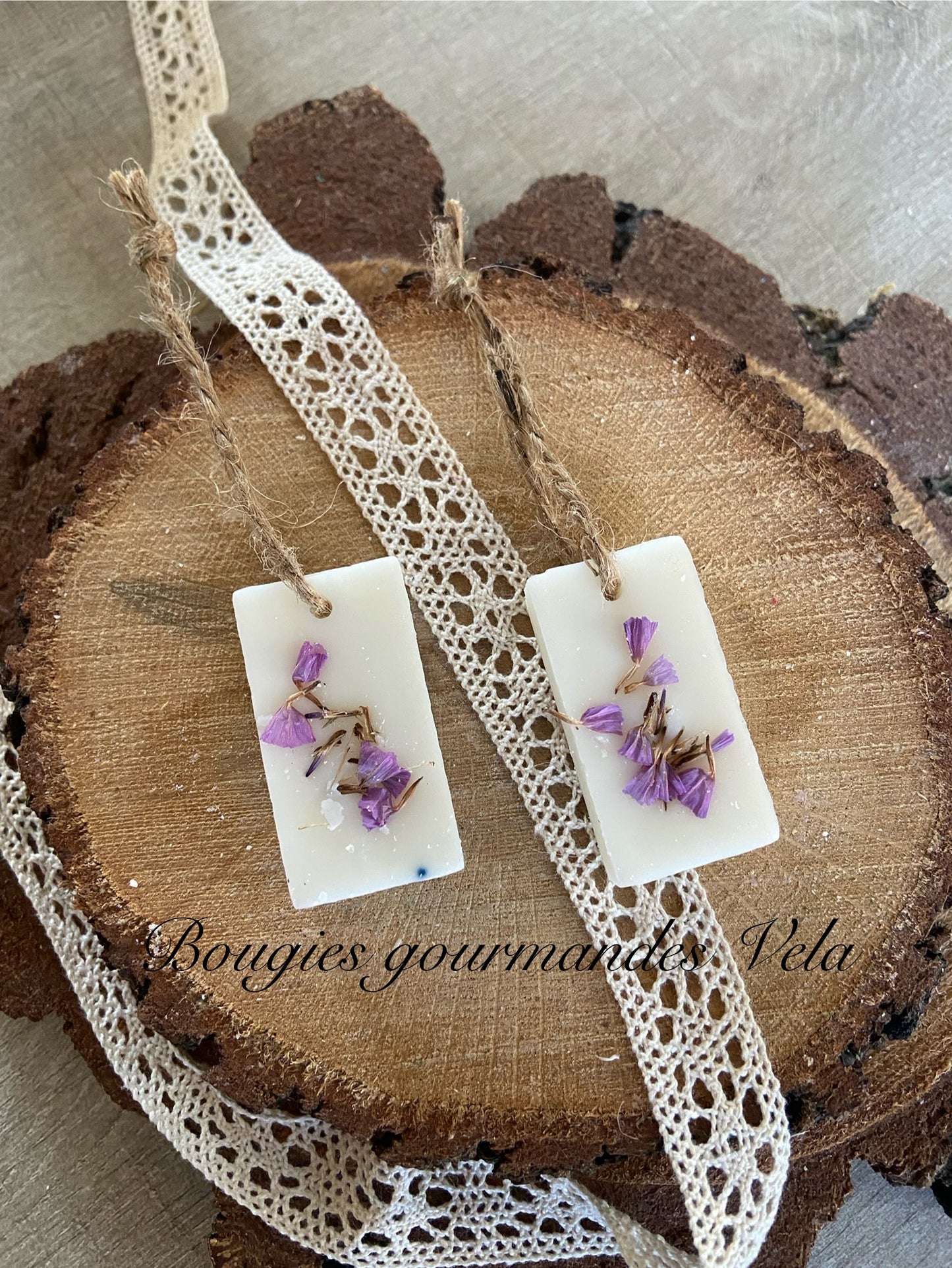 Suspension parfumée fleur de coton Tablette parfumée en cire de soja et parfum de Grasse Idée cadeau invités mariage