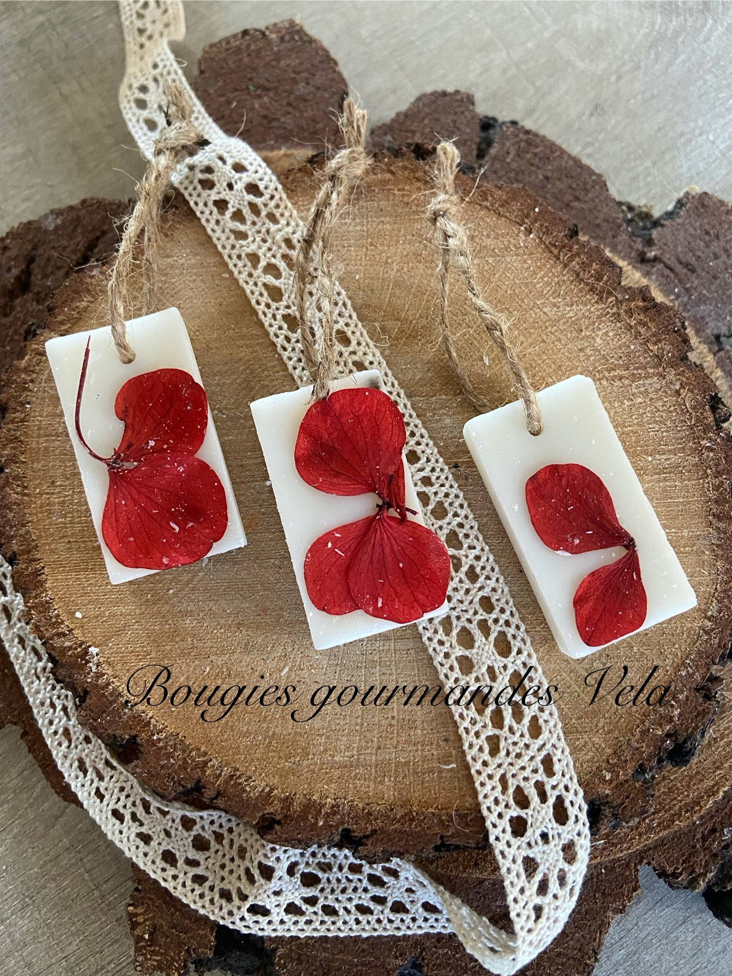 Suspension parfumée fleur de coton Tablette parfumée en cire de soja et parfum de Grasse Idée cadeau invités mariage