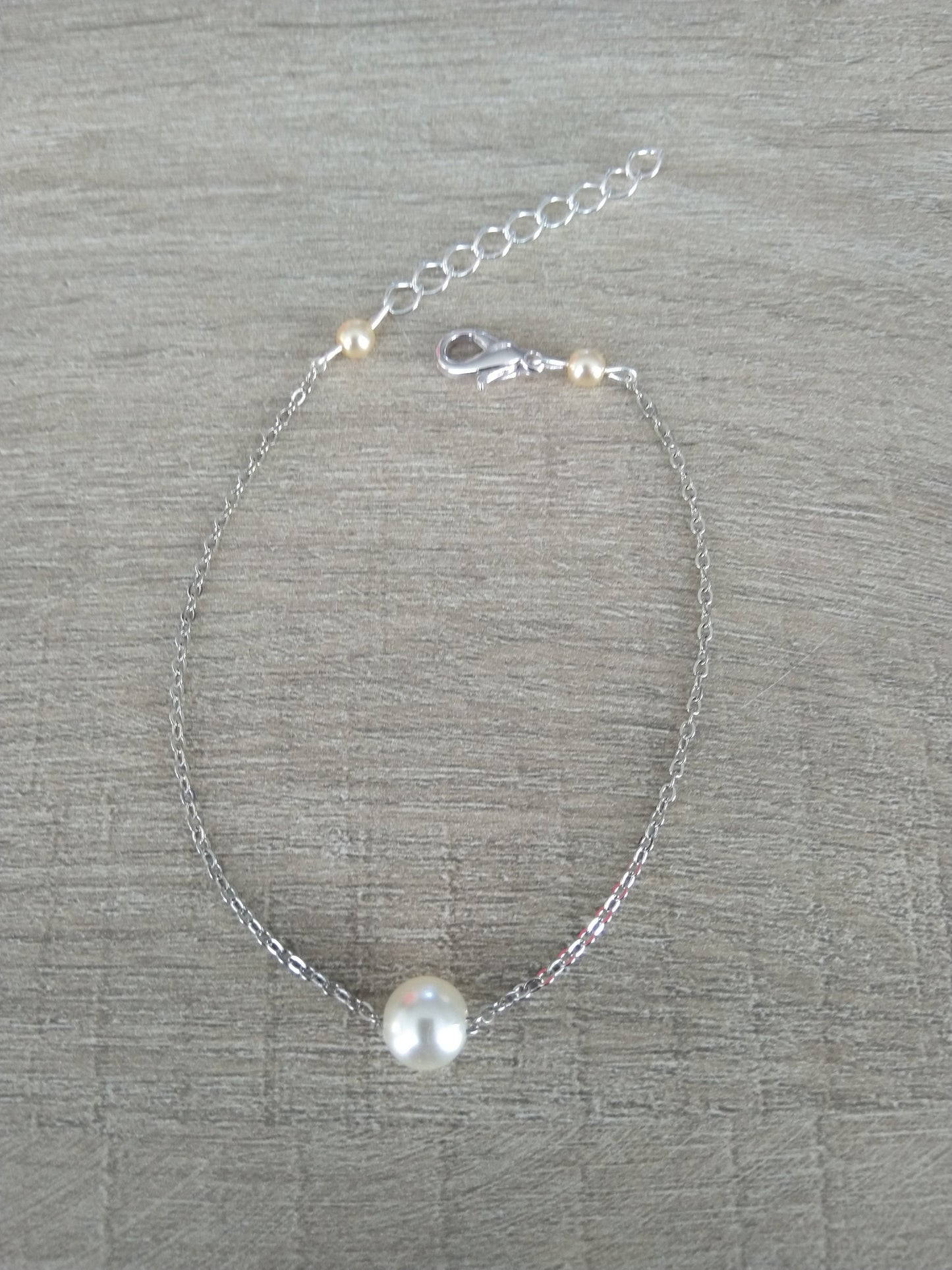 Bracelet perles nacrées ivoires chaine fine argentée Bijoux mariage Bijoux mariee