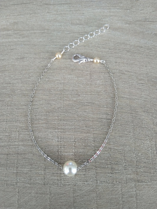Bracelet perles nacrées ivoires chaine fine argentée Bijoux mariage Bijoux mariee
