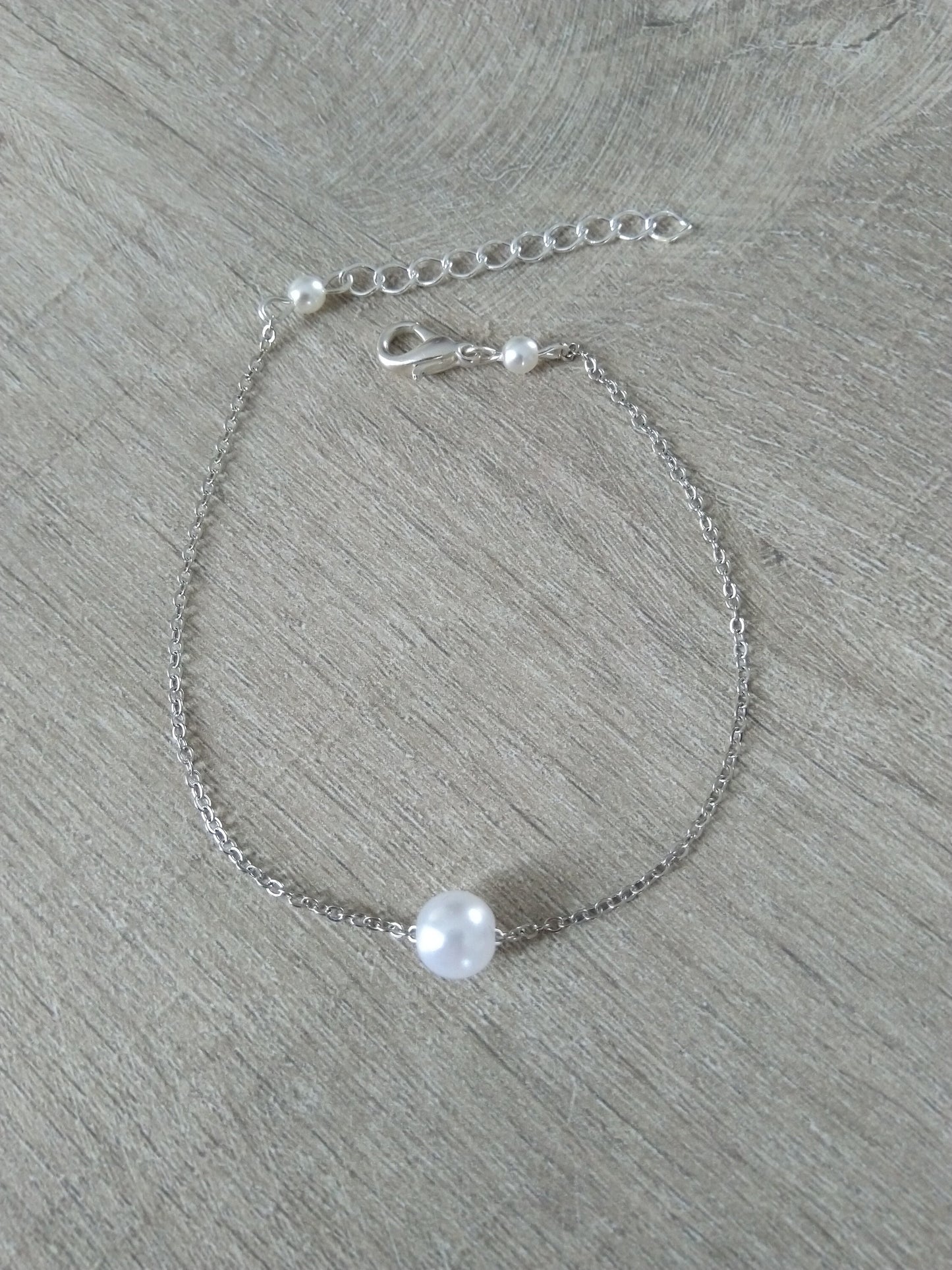 Bracelet perles nacrées blanches chaine fine argentée Bijoux mariage Bijoux mariee