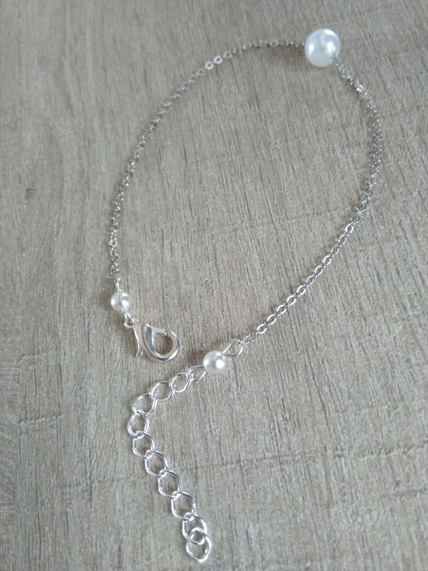 Bracelet perles nacrées blanches chaine fine argentée Bijoux mariage Bijoux mariee