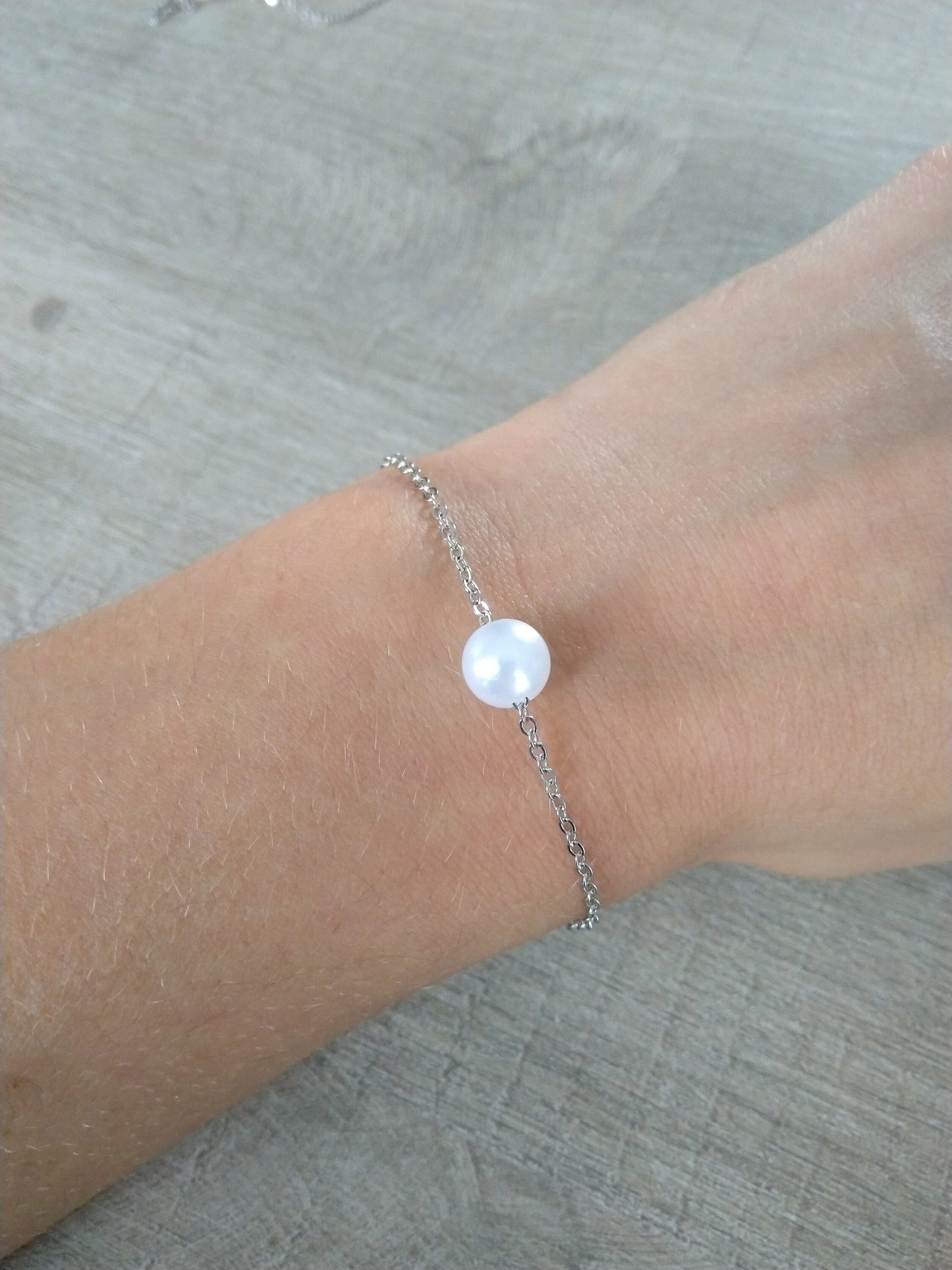 Bracelet perles nacrées blanches chaine fine argentée Bijoux mariage Bijoux mariee