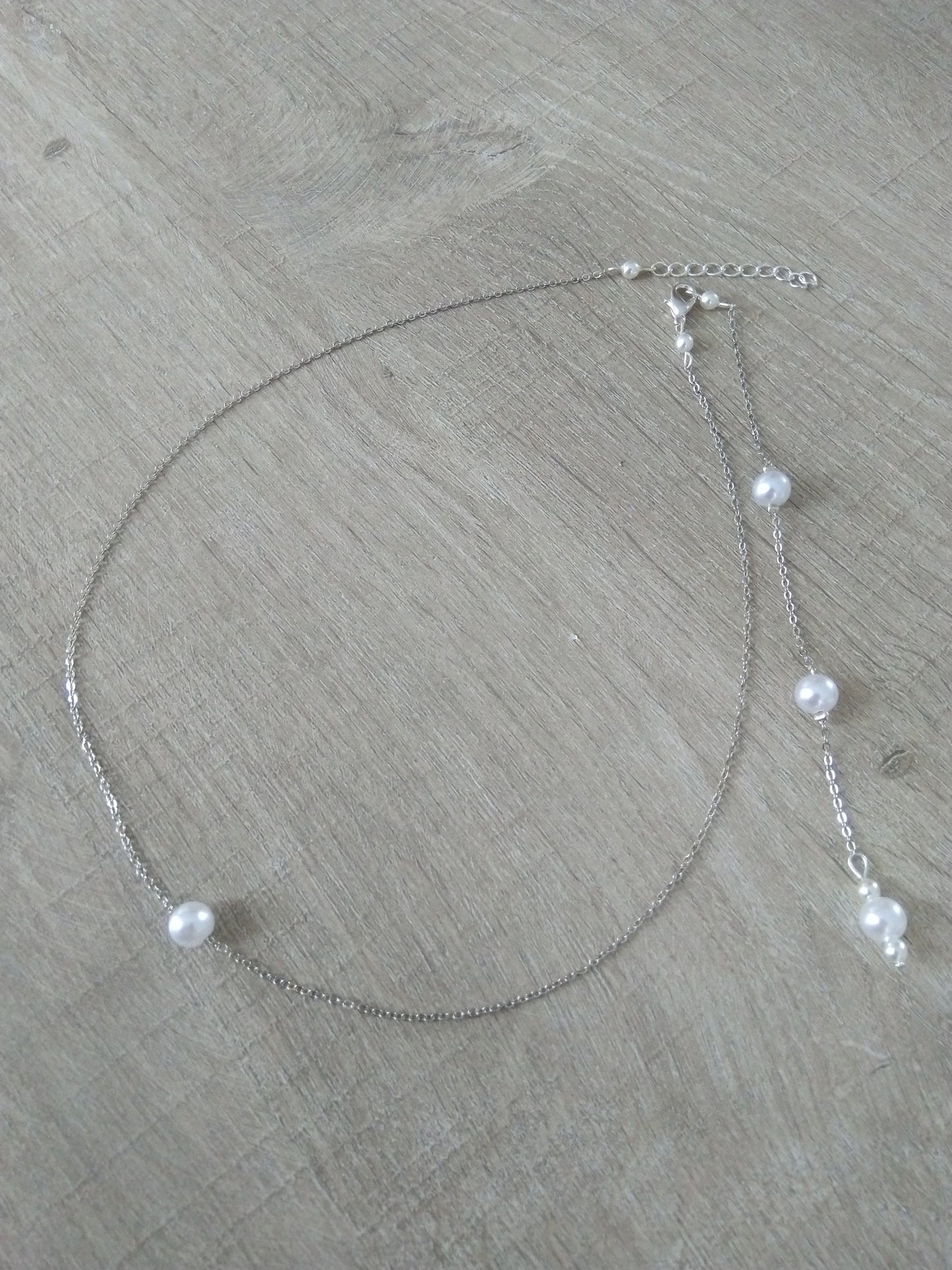 Collier mariee Collier de dos perles nacrées blanches chaine fine argentée Bijoux mariage Bijoux mariee
