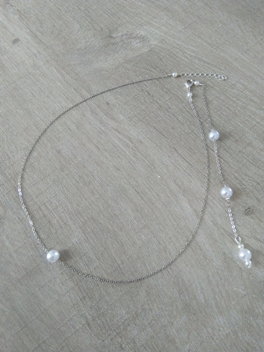 Collier mariee Collier de dos perles nacrées blanches chaine fine argentée Bijoux mariage Bijoux mariee
