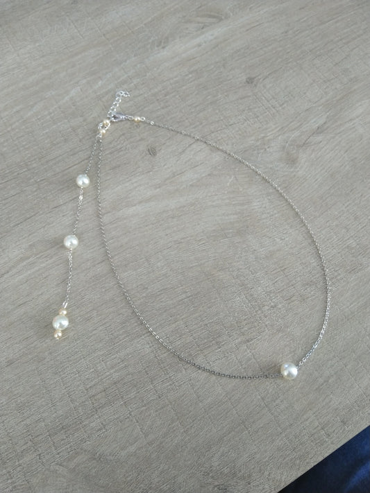 Collier mariee Collier de dos perles nacrées ivoires chaine fine argentée Bijoux mariage Bijoux mariee