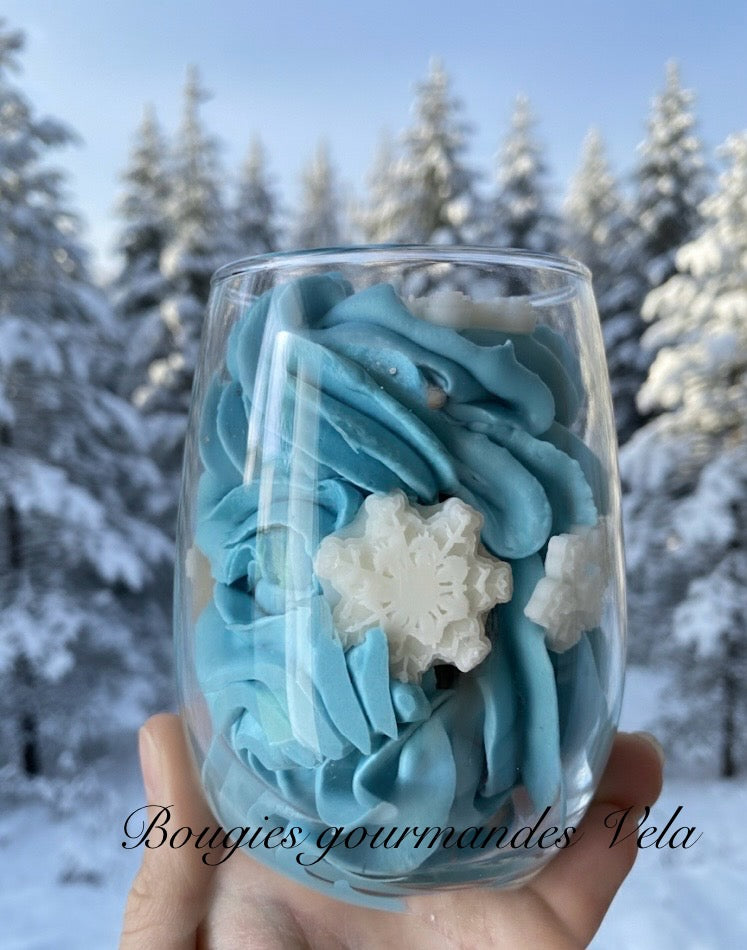 Bougie gourmande Bougie manchot et flocons de neige Bougie parfumée Bougie noel Bougie chantilly Bougie artisanale Bougie végétale Idée cadeau