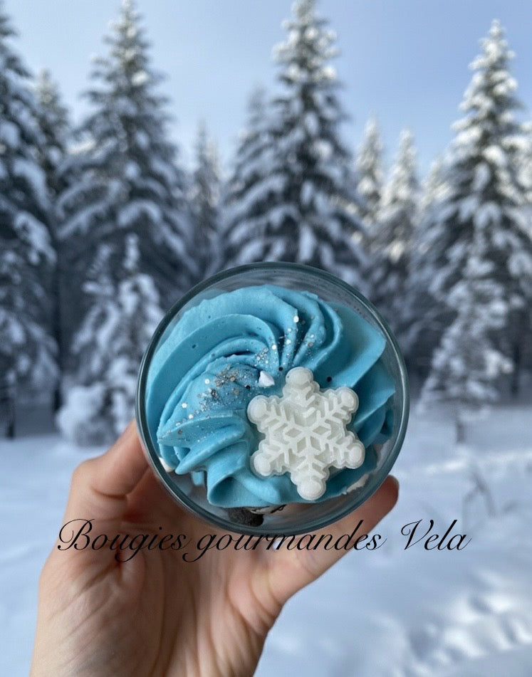 Bougie gourmande Bougie manchot et flocons de neige Bougie parfumée Bougie noel Bougie chantilly Bougie artisanale Bougie végétale Idée cadeau