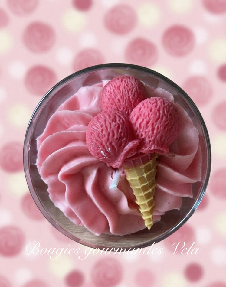 Bougie gourmande Bougie glace bubble gum Bougie parfumée bubble gum Bougie rose Bougie chantilly Bougie artisanale Bougie végétale Idée cadeau