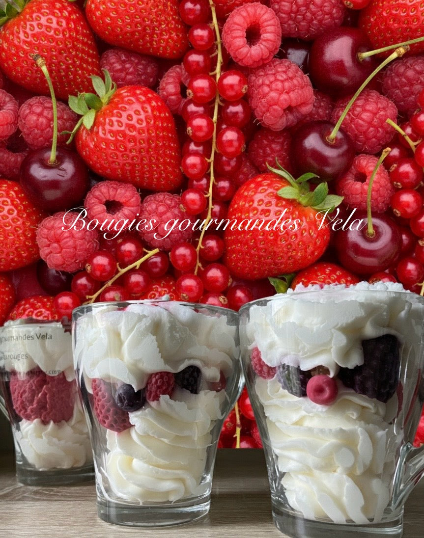 Coffret Joyeux anniversaire 2 bougies gourmandes parfum fruits rouges parfum caramel Bougie chantilly Bougie artisanale Bougie végétale Idée cadeau