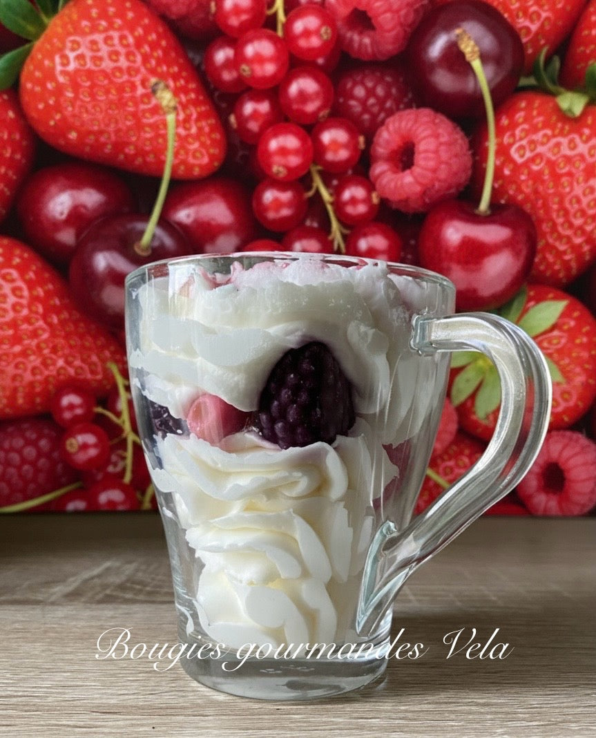 Coffret Joyeux anniversaire 2 bougies gourmandes parfum fruits rouges parfum caramel Bougie chantilly Bougie artisanale Bougie végétale Idée cadeau