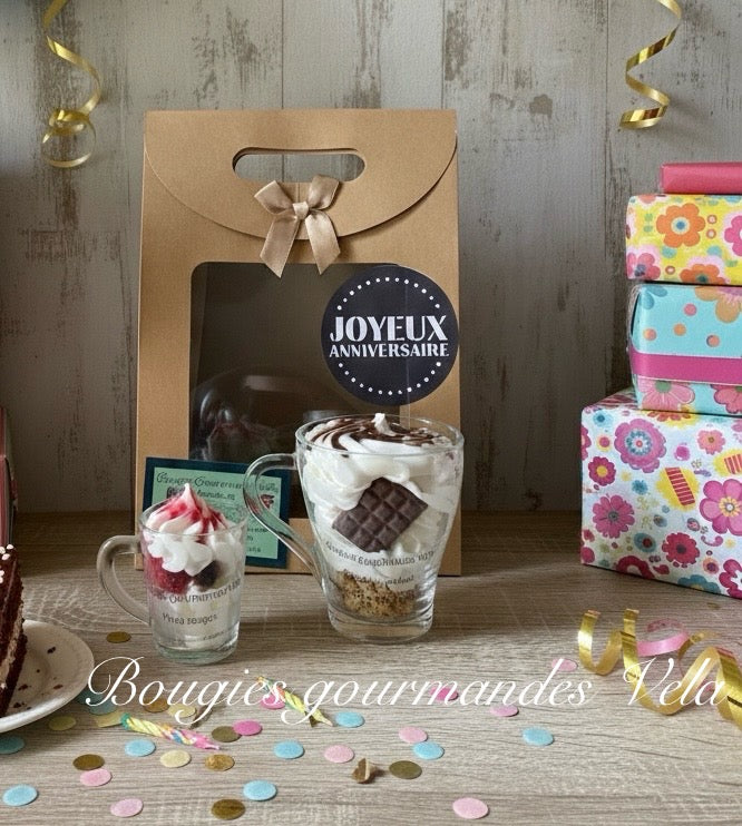 Coffret Joyeux anniversaire 2 bougies gourmandes parfum fruits rouges parfum chocolat praliné Bougie chantilly Bougie artisanale Bougie végétale Idée cadeau