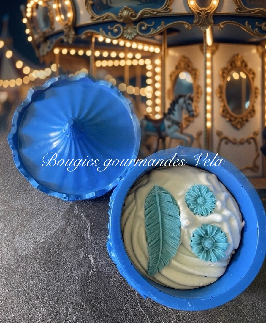 Bougie Carrousel parfum fleur de coton contenant Jesmonite fait main