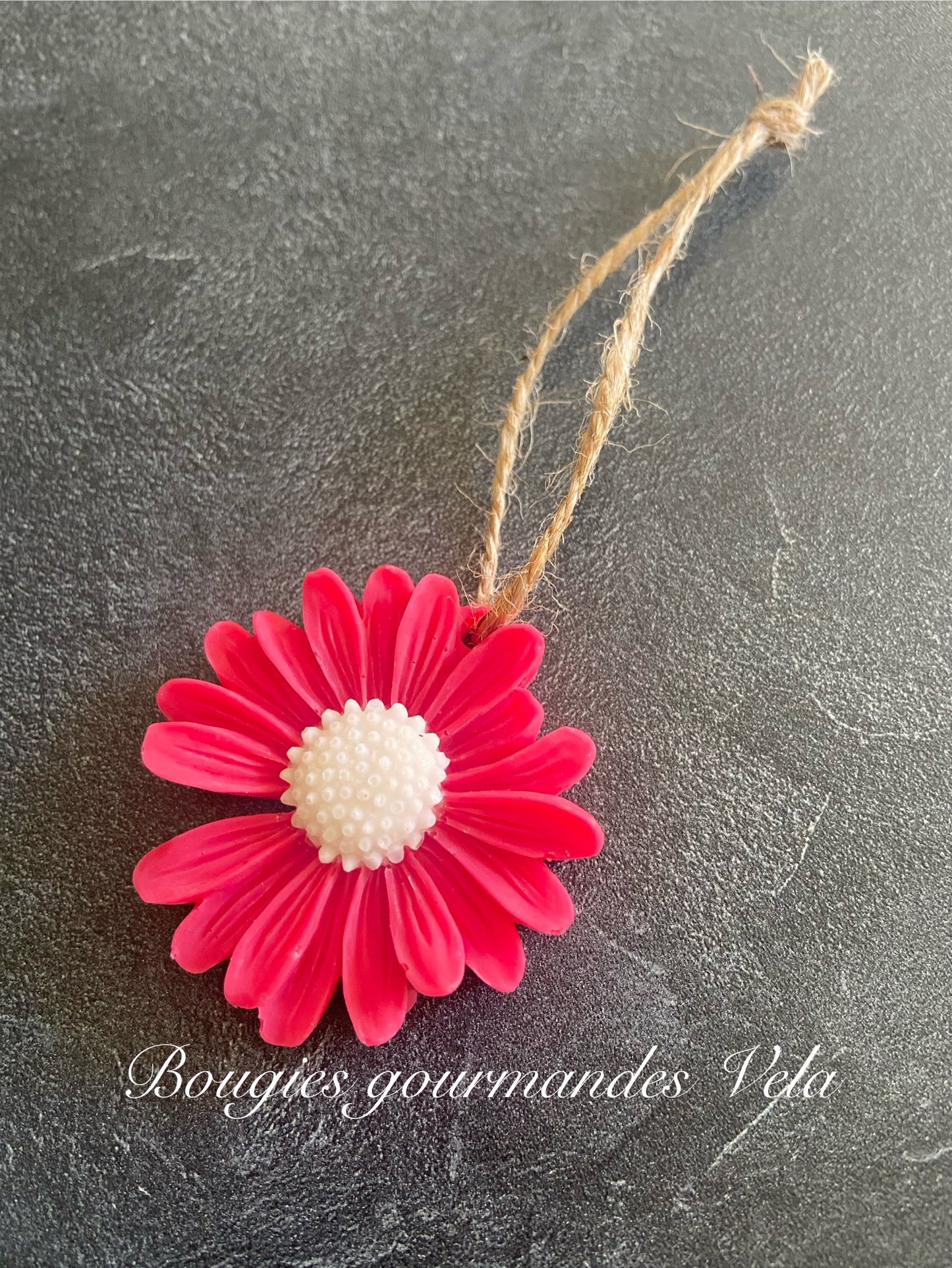 Suspension parfumée fleur de coton Fleur marguerite parfumée en cire de soja et parfum de Grasse Idée cadeau invités mariage