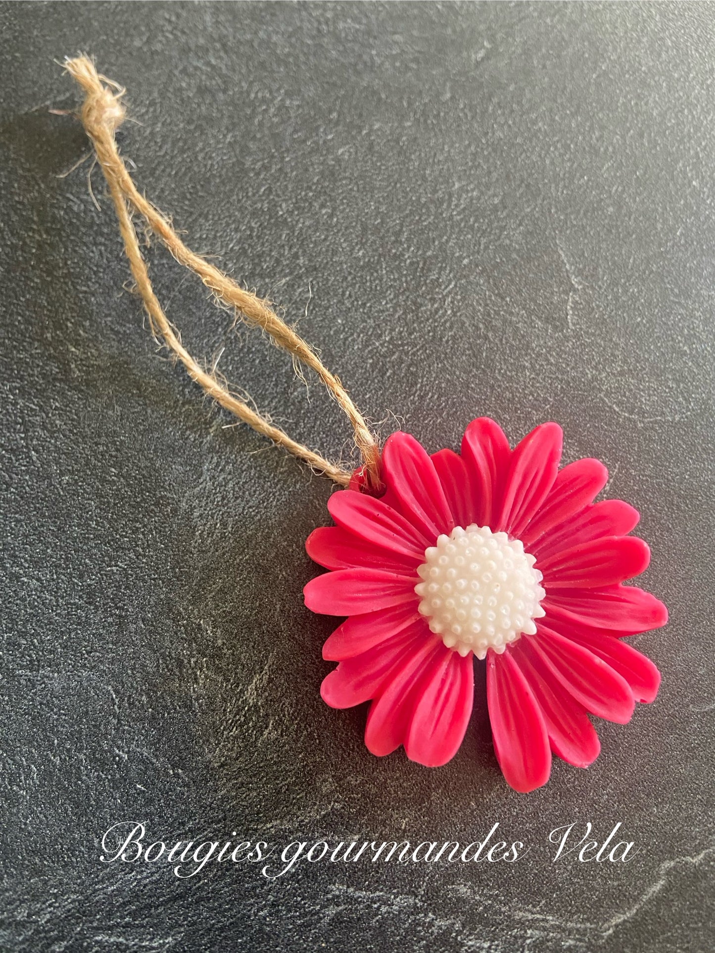 Suspension parfumée fleur de coton Fleur marguerite parfumée en cire de soja et parfum de Grasse Idée cadeau invités mariage