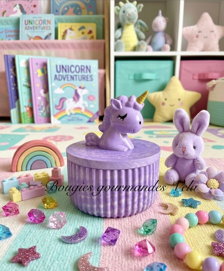 Bougie licorne parfum bonbon violette contenant Jesmonite fait main