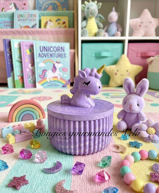 Bougie licorne parfum bonbon violette contenant Jesmonite fait main