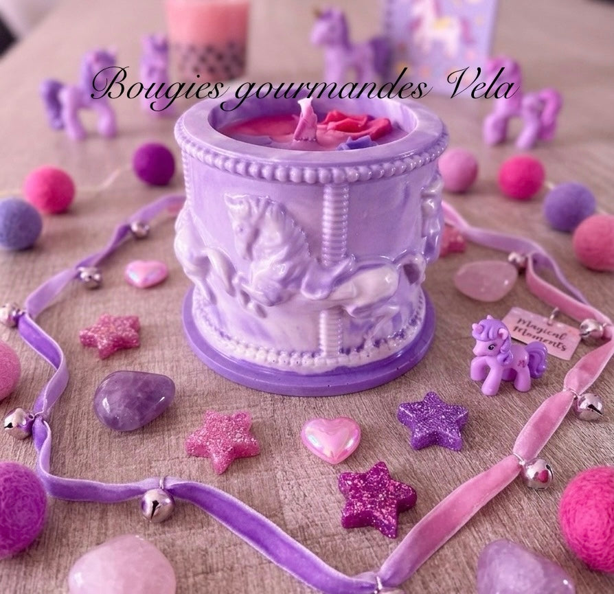 Bougie carrousel parfum bonbon violette contenant Jesmonite fait main