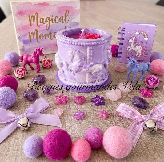 Bougie carrousel parfum bonbon violette contenant Jesmonite fait main