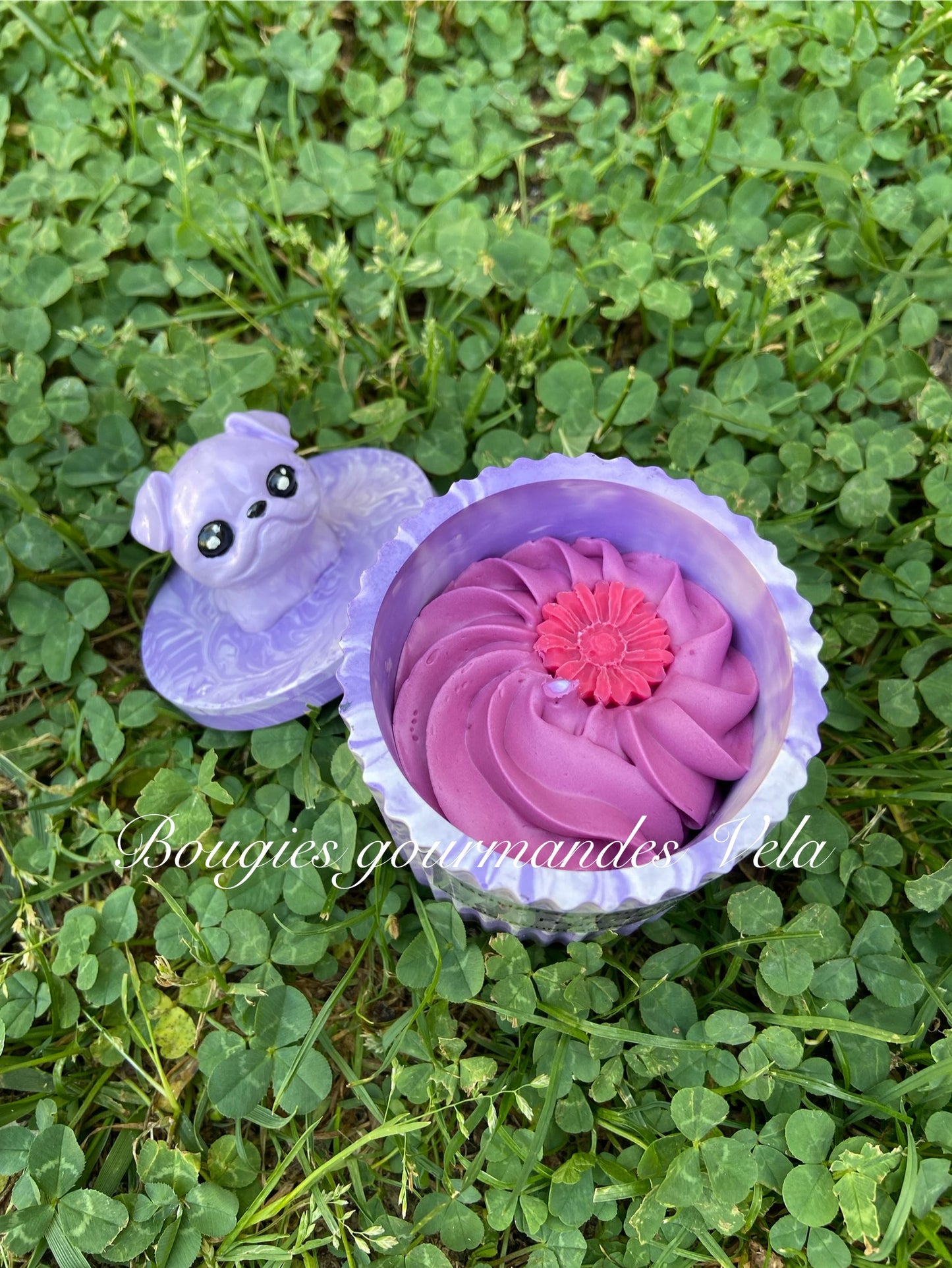Bougie gourmande parfumée fruits rouges Boîte Jesmonite violette bouledogue Bougie artisanale Bougie végétale Idée cadeau